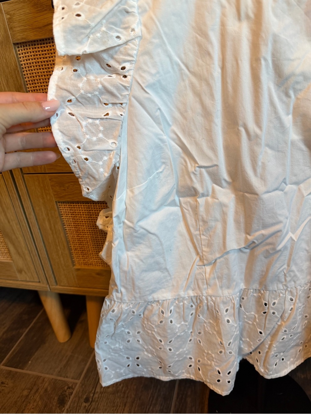 Who What Wear White Eyelet Ruffle Sleeve Top - Picture 2 of 8